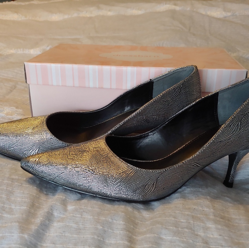 Dress Barn Silver Pumps 8